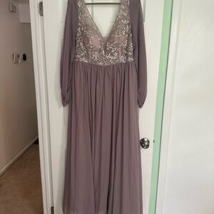 Chic Long Sleeve Lace Gown in Soft Mauve